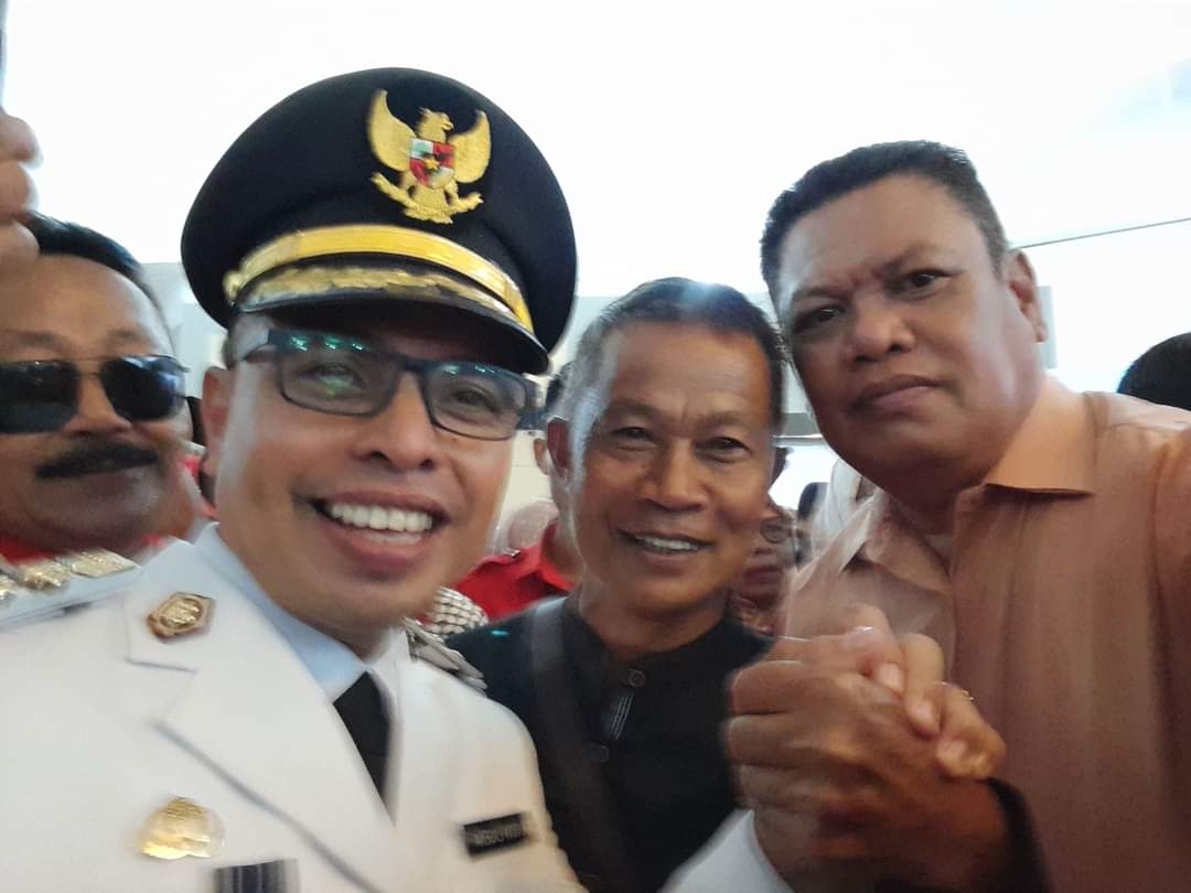 Ketua DPC PPP Bolmut Moh Sidik Binol dan jajaran saat bersua foto bersama Pj Bupati Sirajudin Lasena dikantor gubernur senin (25/9/2023)