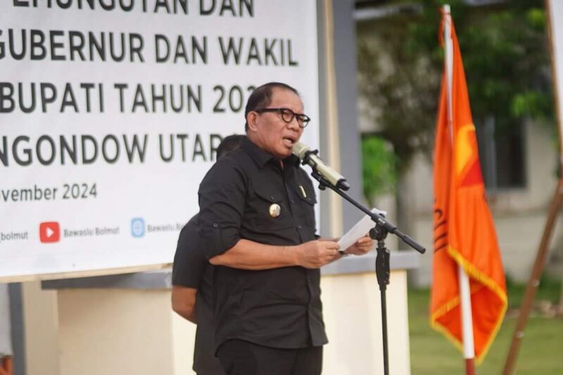 Penjabat Bupati Bolaang Mongondow Utara (Bolmut), Darwin Muksin, S.Sos., MM, menghadiri Apel Siaga Pengawasan Masa Tenang, Pemungutan, dan Perhitungan Suara Pilkada 2024 di halaman Kantor Bawaslu Bolmut Minggu (24/11/2024)