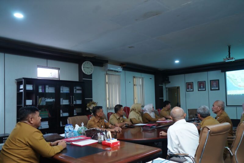 Penjabat Bupati Bolaang Mongondow Utara, yang diwakili oleh Penjabat Sekretaris Daerah Kabupaten, Dr. Hi. Abdul Nazarudin Maloho, S.Pd., M.Si., menghadiri Rapat Koordinasi (Rakor) Pengendalian Inflasi Daerah secara virtual Senin (18/11/2024)