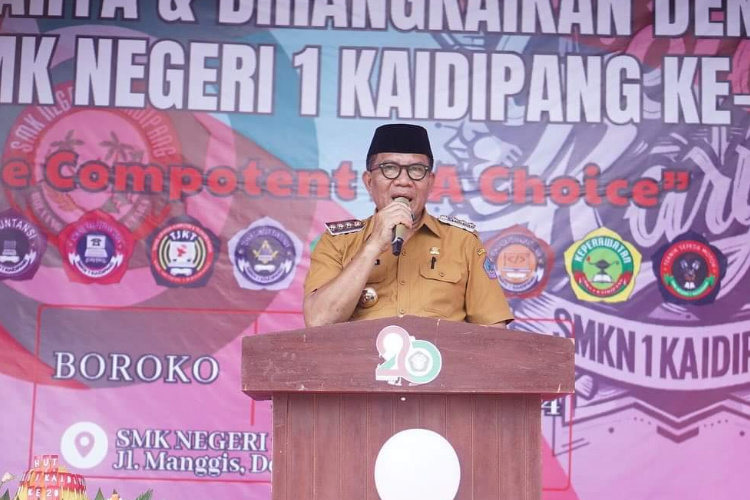 Penjabat Bupati Bolaang Mongondow Utara, Darwin Muksin S.Sos.MM. secara resmi menutup kegiatan Gelar Karya sekaligus peringatan HUT SMK Negeri 1 Kaidipang ke-20 bertema 