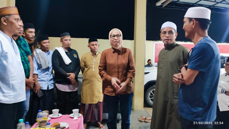 Anggota DPR RI Yasti Soepredjo Mokoagow dihadapan Bupati Sirajudin Lasena mengutarakan akan menepati janjinya dengan memulai pembangunan rumah layak huni di Kabupaten Bolmut, sebagai bentuk komitmen terhadap masyarakat.