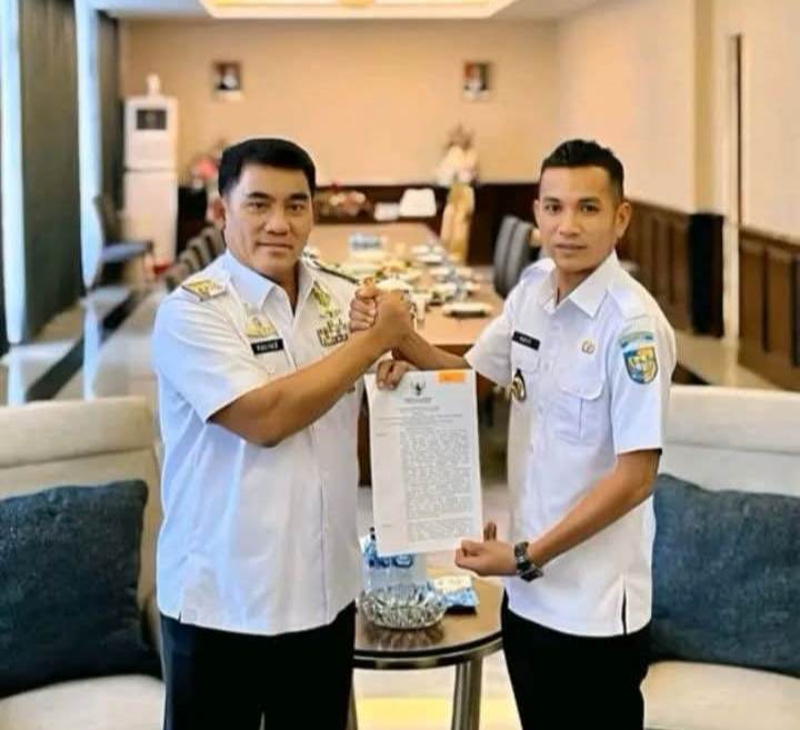 Wakil Bupati Bolmut, Moh Aditya Pontoh bersama Gubernur Sulut YSK di Rudis Gubernur Rabu16 April 2025.