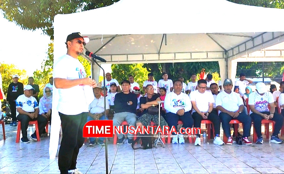 Bupati Bolmut Sirajudin Lasena saat memberikan sambutan pada pencanangan Hut ke-18 Kabupaten Bolmut di Lapangan Kembar Boroko Senin (5/5/2025).