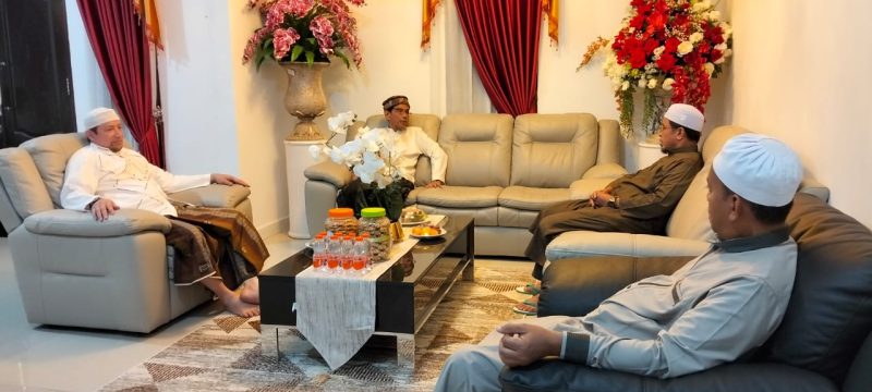 Silaturahmi antara Habib Alwi dan Bupati Sirajudin menjadi pengingat, bahwa kekuasaan yang dekat dengan ulama akan lebih terjaga dari penyimpangan, lebih tenang dalam melangkah, dan lebih kuat menghadapi berbagai tantangan zaman