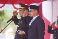 Kapolres Bolmut didampingi Bupati Bolmut saat memimpin upacara, barisan pasukan upacara, serta jajaran pejabat dan tamu undangan hadir dalam suasana khidmat. Gambar/Doc: Humas Polres Bolmut