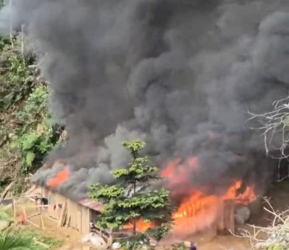 Warga murka dan bakar cam pengusaha tambang ilegal di Bolsel