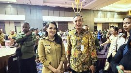 Gubernur Sherly Tjoanda bersama Kepala BKPSDM Kabupaten Bolaang Mongondow Utara (Boltara) Kristanto Nani