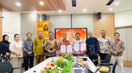 Bupati BOLTARA Dr. Sirajudin Lasena, didampingi jajaran SKPD menandatangani MoU bersama Wakil Rektor IV Unhas, Prof. Dr. Eng. Adi Maulana, sebagai langkah nyata memperkuat SDM BOLTARA menuju daerah berdaya saing tinggi.(Gambar/Kiriman)