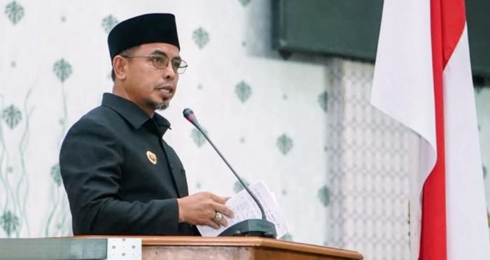 Bupati SJL saat memberikan sambutan dihadapan DPRD Boltara dan Jajaranya saat rapat Paripurna KUA PPAS anggran tahun 2026 diruang rapat paripurna kantor DPRD Boltara Jumat (10/10/2025) 