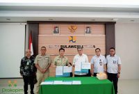 Wakil Bupati Bolaang Mongondow, Dony Lumenta, menandatangani naskah perjanjian hibah BMN berupa infrastruktur jalan dari Kementerian Pekerjaan Umum di Kantor BPJN Sulawesi Utara, Kamis (29/1/2026).