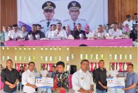 Bupati Bolaang Mongondow Utara Dr. Sirajudin Lasena didampingi Wakil Bupati Moh. Aditya Pontoh membuka Rapat Kerja Pemerintah Daerah bersama pemerintah kecamatan dan desa se-Kecamatan Pinogaluman sekaligus menyerahkan bantuan kepada masyarakat, Jumat (9/1/2026).