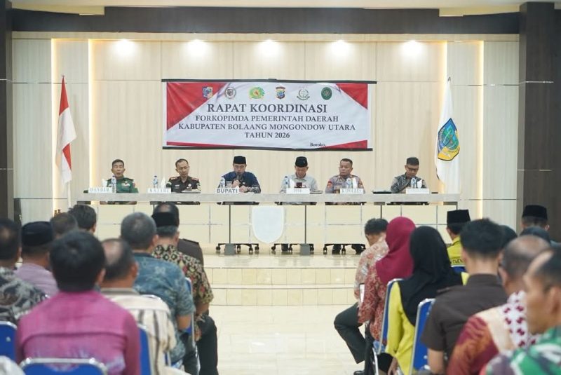 Bupati Boltara Dr. Sirajudin Lasena saat memimpin Rapat Koordinasi Forkopimda dalam rangka kesiapan daerah menyambut bulan suci Ramadhan 1447 H di Aula Kantor Bupati, Kamis (12/02/2026).
