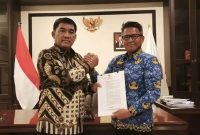 Gubernur Sulut YSK bersama Tahlis Gallang dalam sebuah agenda resmi pemerintahan di Manado.