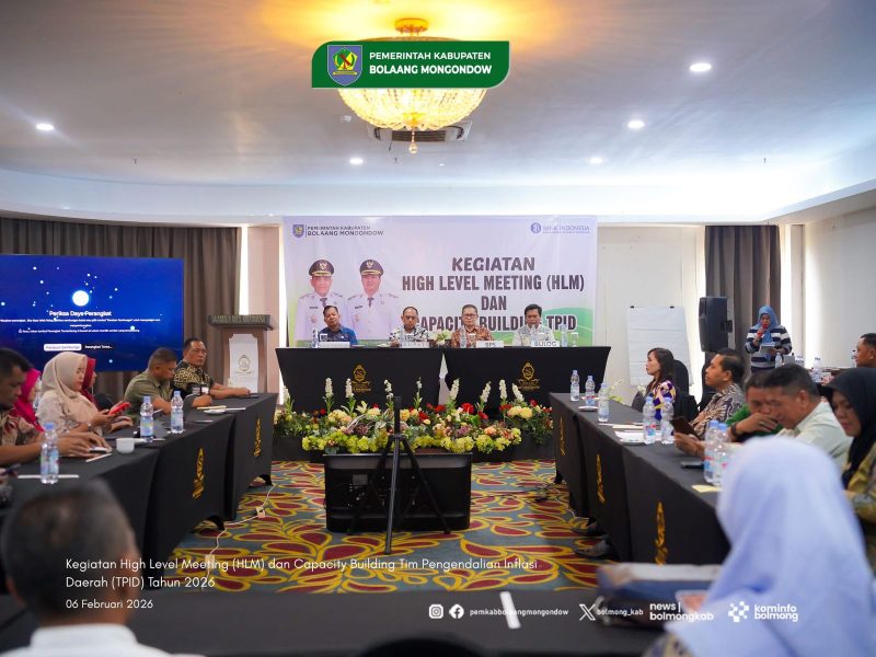 Bupati Bolaang Mongondow Yusra Alhabsyi saat menutup High Level Meeting dan Capacity Building TPID Bolmong Tahun 2026 di Hotel Sutan Raja, Kotamobagu, Jumat (06/02/2026).