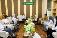 Bupati Bolaang Mongondow Yusra Alhabsyi didampingi Sekretaris Daerah dan jajaran OPD saat memimpin Entry Meeting bersama Tim BPK RI Perwakilan Sulawesi Utara sebagai bentuk komitmen Pemkab Bolmong terhadap transparansi dan tata kelola keuangan yang akuntabel.