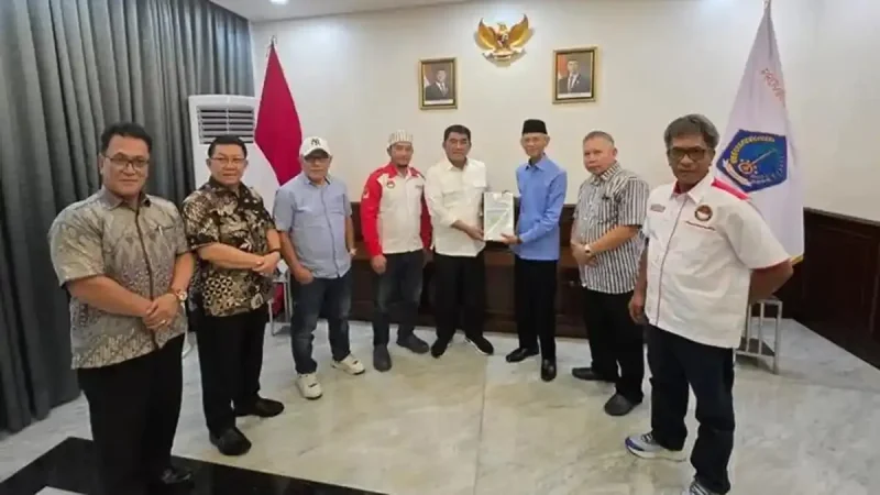 Gubernur Sulawesi Utara Yulius Selvanus Komaling (YSK) saat menerima Panitia Pembentukan Daerah Otonomi Baru (DOB) Provinsi Bolaang Mongondow Raya (BMR) di Wisma Negara Bumi Beringin, Manado, Minggu (8/2/2026) pekan lalu.