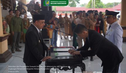 Bupati Bolmong Yusra Alhabsyi saat mengambil sumpah jabatan 78 pejabat eselon III, IV, dan fungsional di lingkungan Pemkab Bolmong, Senin (9/2/2026).