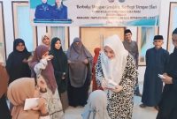 Kehangatan Ramadhan, Ketua TP PKK Bolmong Ny. Kalsum Alhabsyi berbagi kebahagiaan bersama anak-anak panti asuhan dalam momen buka puasa penuh kasih di Lolak.