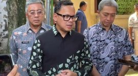 Wakil Menteri Dalam Negeri, Bima Arya Sugiarto, memberikan pernyataan tegas terkait pengawasan ketat ASN saat menjalani Work From Home (WFH), Jumat (10/4/2026). Pemerintah membuka ruang bagi masyarakat untuk ikut mengawasi hingga melaporkan pelanggaran melalui media sosial.