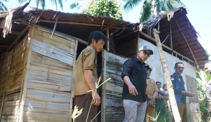 Bupati Boltara, SJL bersama Kadis Perkimtan Ramin Buhang, turun langsung meninjau kondisi rumah warga calon penerima bantuan RTLH guna memastikan program tepat sasaran dan berdampak nyata pada selasa (14/4/2026) kemarin.