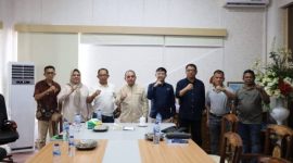 Bupati Bolaang Mongondow Yusra Alhabsyi bersama Staf Khusus Menteri Koordinator Bidang Pemberdayaan Masyarakat Muh Arif Ruba’i saat kunjungan kerja dan pelaksanaan FGD strategis di Kantor Bupati Bolmong, Jumat (17/4/2026).