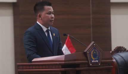 Ketua Komisi I DPRD Sulut, Braien Waworuntu, secara terbuka menyampaikan penghargaan tersebut dalam rapat paripurna yang digelar Kamis (23/4/2026).