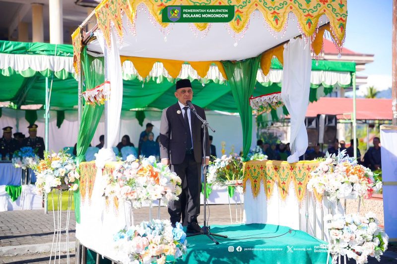 KEPEMIMPINAN:
Bupati Bolaang Mongondow, Yusra Alhabsyi, memimpin langsung upacara peringatan Hari Kebangkitan Nasional ke-118 di Lapangan Kantor Pemkab Bolmong, Rabu (20/5/2026), sekaligus menegaskan komitmen penguatan pendidikan dan transformasi digital daerah.