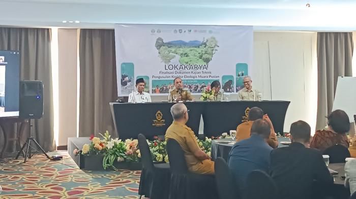 Bupati Bolmong Yusra Alhabsyi saat menghadiri lokakarya finalisasi Koridor Ekologis Muara Pusian sebagai bentuk komitmen menjaga kelestarian hutan dan habitat satwa endemik Sulawesi.