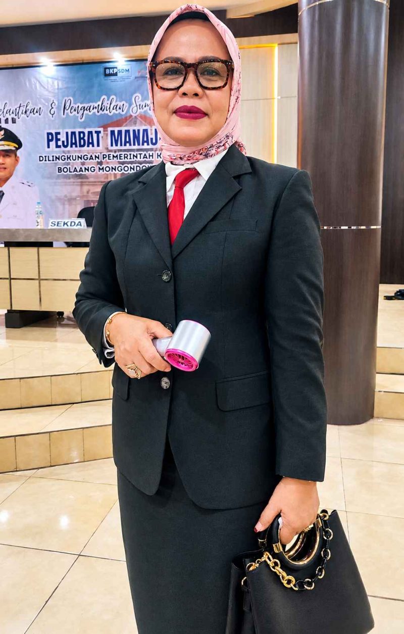 Sri Wahyuni Pontoh, S.Sos resmi dilantik sebagai Kepala Dinas Kominfo dan Persandian Boltara oleh Bupati Sirajudin Lasena.
