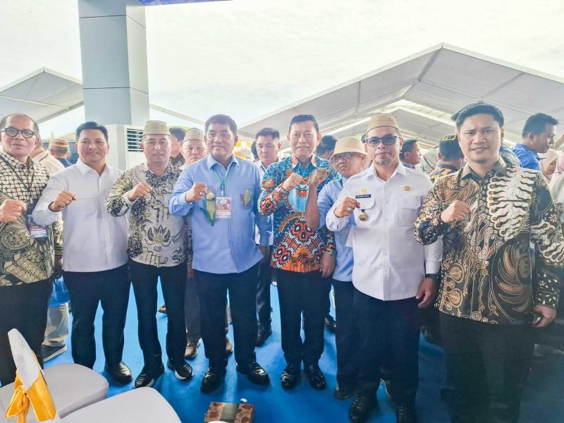 Wakil Wali Kota Kotamobagu, Rendy Virgiawan Mangkat, S.H., M.H., menghadiri puncak Pekan Nasional (PENAS) Petani dan Nelayan XVII Tahun 2026 di GOR David-Tony, Kabupaten Gorontalo, Rabu (24/6/2026). Kegiatan yang turut dihadiri Presiden RI Prabowo Subianto tersebut menjadi momentum bagi Pemerintah Kota Kotamobagu untuk memperkuat dukungan terhadap kemajuan sektor pertanian, perikanan, dan ketahanan pangan nasional.