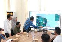 Wakil Bupati Bolaang Mongondow, Dony Lumenta, memimpin rapat koordinasi percepatan penyelesaian tapal batas Desa Toruakat dan Desa Kanaan, Kecamatan Dumoga, guna mewujudkan kepastian hukum wilayah dan mendukung pembangunan daerah.