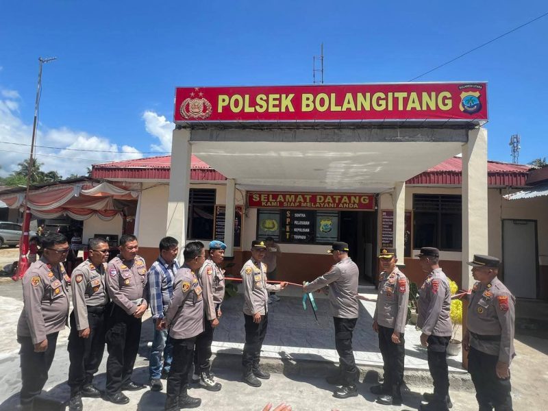 Kapolres Bolmut AKBP Andhika Fitransyah, S.I.K., M.Han., didampingi Kapolsek Bolangitang IPDA Racmat Sondeng meresmikan selasar Kantor Polsek Bolangitang. Fasilitas tersebut menjadi bagian dari upaya peningkatan pelayanan dan kenyamanan masyarakat di wilayah hukum Polsek Bolangitang.