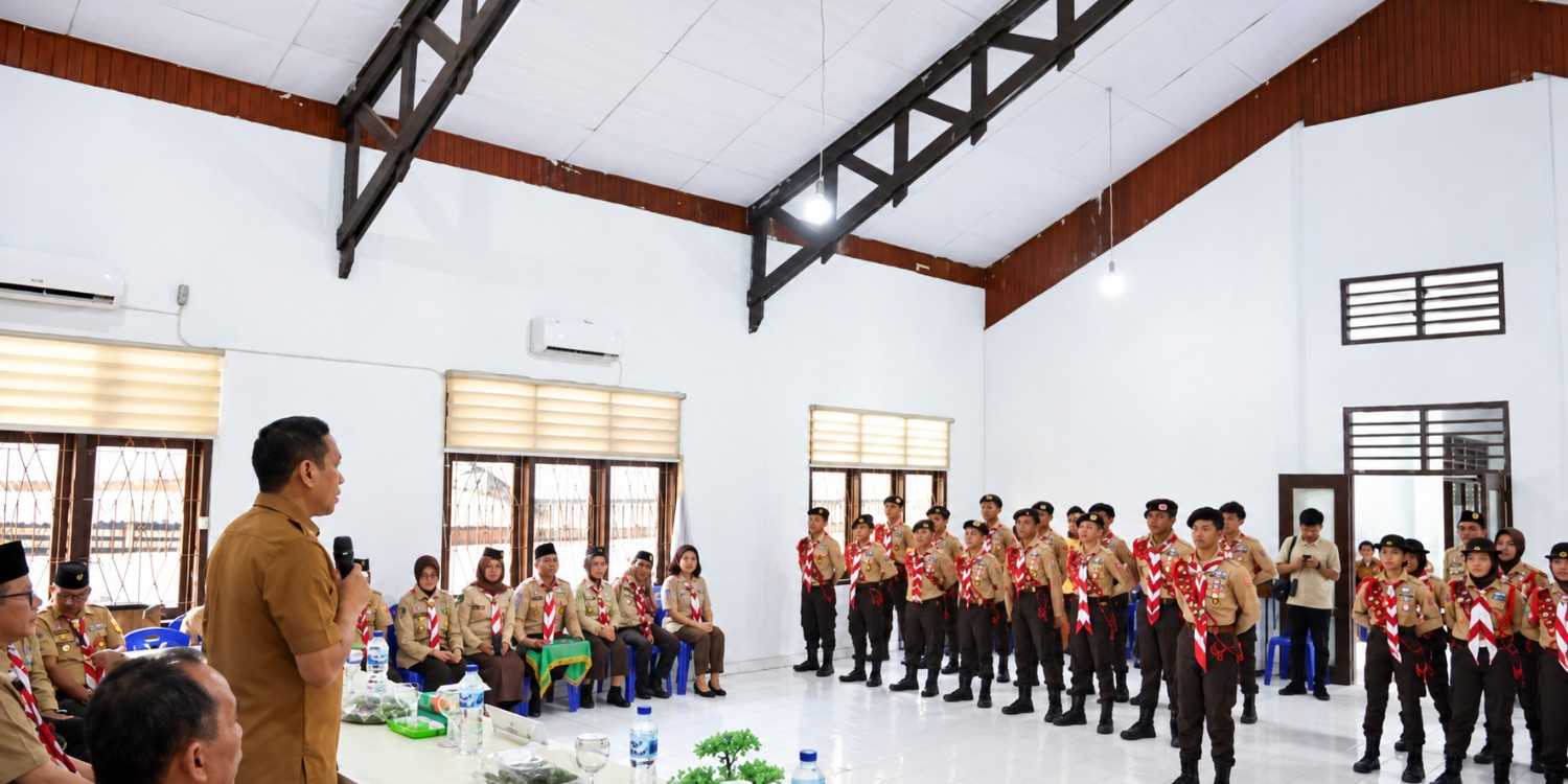Wali Kota Kotamobagu, Weny Gaib, menyampaikan sambutan dalam upacara penjemputan anggota Pramuka peserta Jambore Nasional (Jamnas) XII Tahun 2026, seraya memberikan apresiasi atas semangat, dedikasi, dan pengalaman yang telah diraih para peserta sebagai generasi muda kebanggaan daerah.