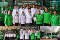 Ketua DPW PKB Sulawesi Utara, Yusra Alhabsyi, S.E., M.Si., bersama jajaran pengurus saat pengukuhan pengurus DPC dan DPAC PKB Kabupaten Minahasa Utara masa bakti 2026–2031. Kegiatan ini menjadi momentum memperkuat konsolidasi organisasi dan meneguhkan komitmen politik inklusif yang menjunjung nilai kebangsaan serta keberagaman.