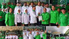 Ketua DPW PKB Sulawesi Utara, Yusra Alhabsyi, S.E., M.Si., bersama jajaran pengurus saat pengukuhan pengurus DPC dan DPAC PKB Kabupaten Minahasa Utara masa bakti 2026–2031. Kegiatan ini menjadi momentum memperkuat konsolidasi organisasi dan meneguhkan komitmen politik inklusif yang menjunjung nilai kebangsaan serta keberagaman.
