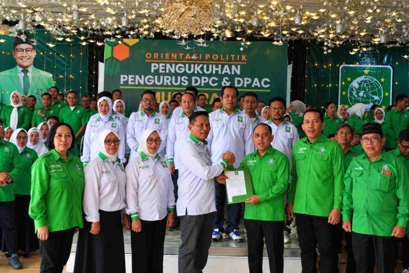 Ketua DPC PKB Minahasa Utara, Samsudin Uber, bersama jajaran pengurus dan kader dalam kegiatan pengukuhan DPC dan DPAC PKB masa bakti 2026–2031. Melalui Orientasi Politik dan Musyawarah Kerja Cabang (Muskercab), PKB Minahasa Utara berkomitmen memperkuat konsolidasi hingga tingkat kecamatan serta menjalankan program kerja organisasi secara terarah.