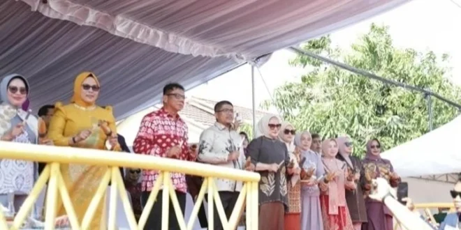 Perwakilan Pemerintah Kota Kotamobagu menghadiri Gorontalo Karnaval Karawo 2026 sebagai upaya memperkuat hubungan antardaerah dan membuka peluang kolaborasi di bidang pariwisata serta ekonomi kreatif.