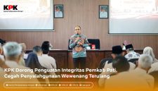 KPK melalui Direktorat Koordinasi dan Supervisi Wilayah III bersama ACLC menggelar Pelatihan Penguatan Integritas bagi jajaran Pemkab Pati, 20–22 Oktober 2026, sebagai tindak lanjut evaluasi tata kelola pemerintahan pasca-kasus korupsi yang menjerat Bupati nonaktif Sudewo.