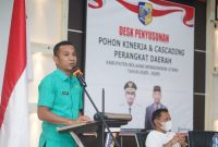 Plt. Bupati Boltara Moh. Aditya Pontoh saat memberikan arahan dalam Desk Penyusunan Pohon Kinerja dan Cascading Kinerja Perangkat Daerah Tahun 2025–2029.
