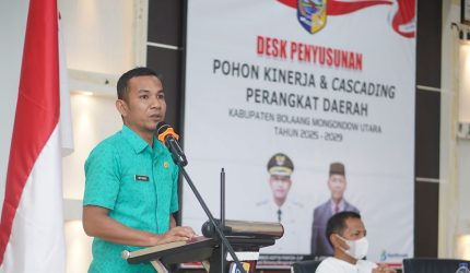 Plt. Bupati Boltara Moh. Aditya Pontoh saat memberikan arahan dalam Desk Penyusunan Pohon Kinerja dan Cascading Kinerja Perangkat Daerah Tahun 2025–2029.